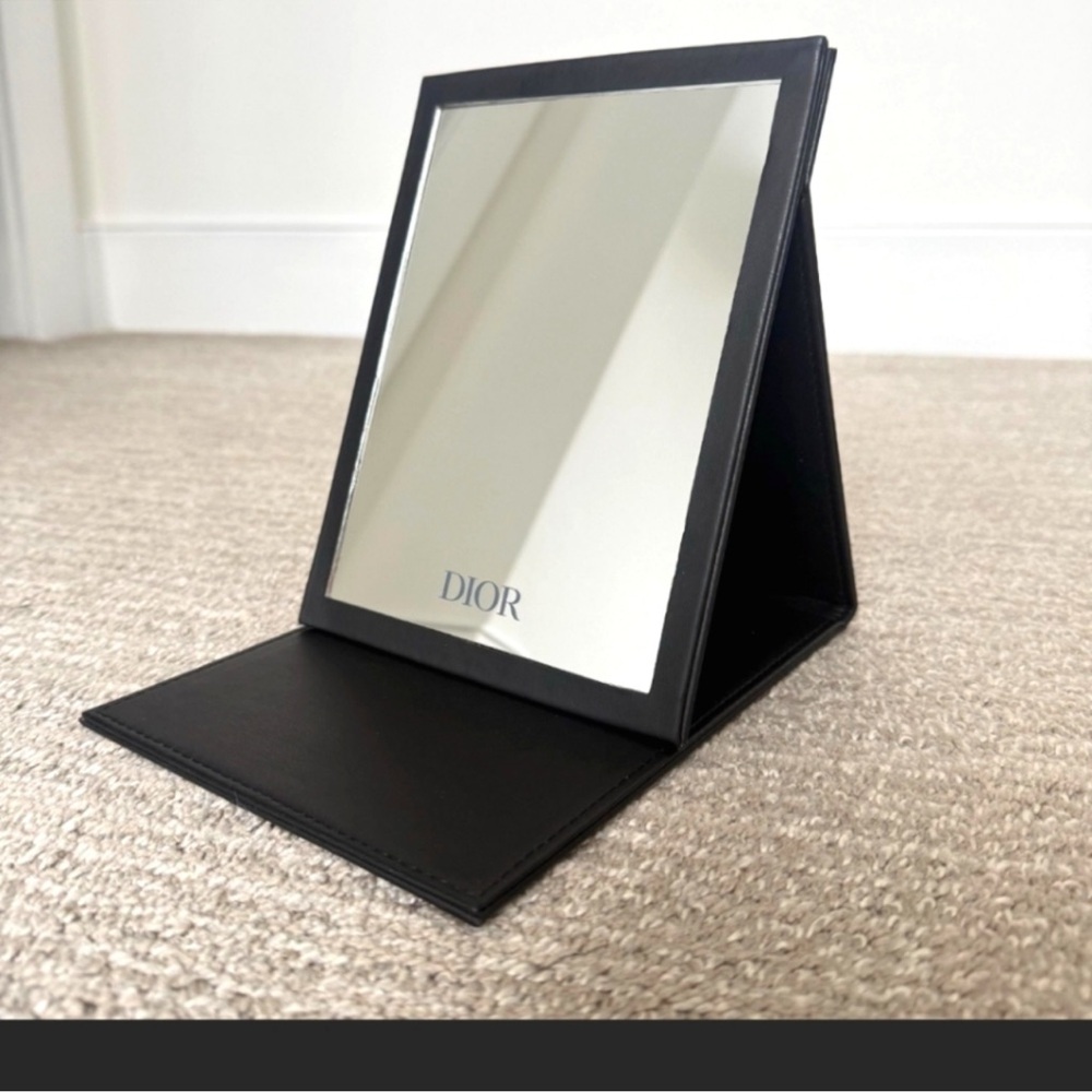 FLASH SALE🔥🔥NWT DIOR FOLDABLE MIRROR💗💗💗